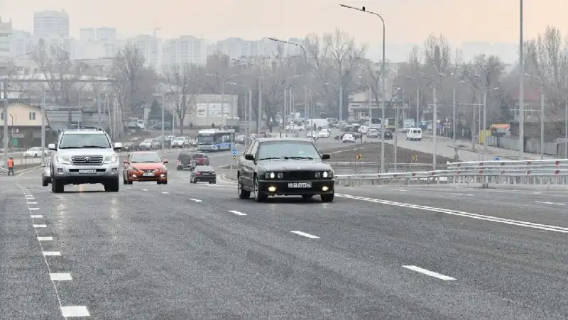 Движение по эстакаде в районе рынка «Алтын Орда» открыли в Алматы