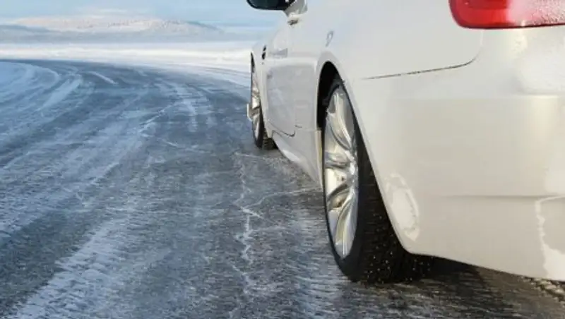 В ВКО из-за гололеда закрыли дорогу