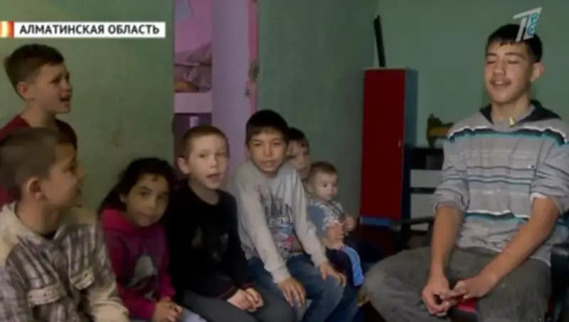 Акимат Карасайского района предоставил жилье многодетной семье с 22 детьми