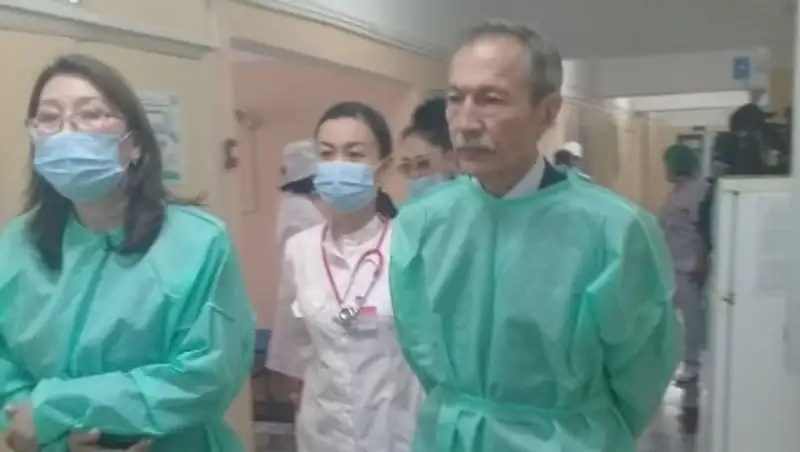 Руководство Минздрава РК побывало в детской инфекционной больнице Алматы