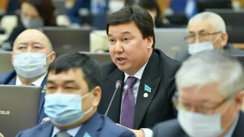 Мажилисмены требуют скорейшего внедрения кислородной терапии для лечения COVID-19