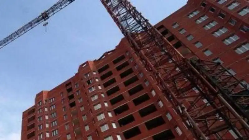 В Усть-Каменогорске рабочий упал с седьмого этажа