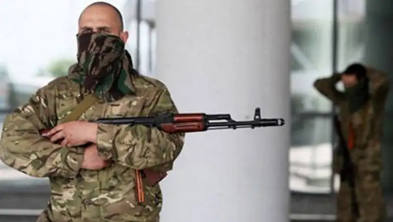 В аэропорту Донецка обстреляли группу журналистов