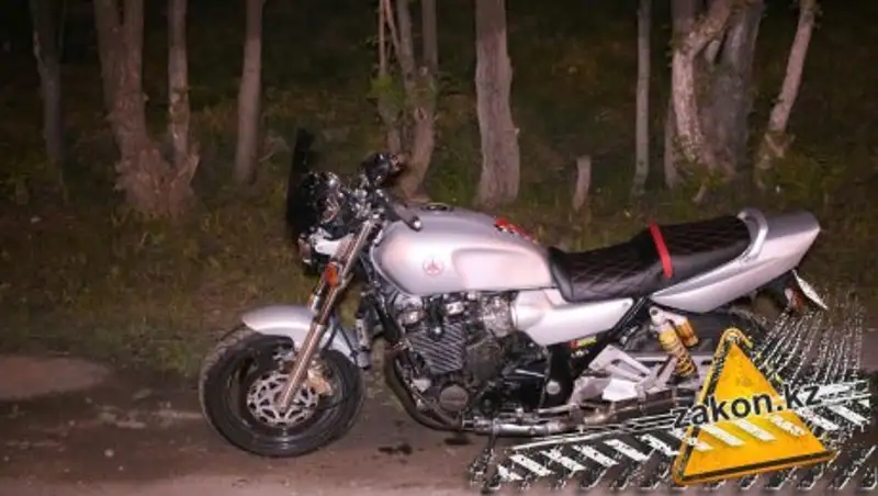 В Алматы мотоциклист протаранил Audi