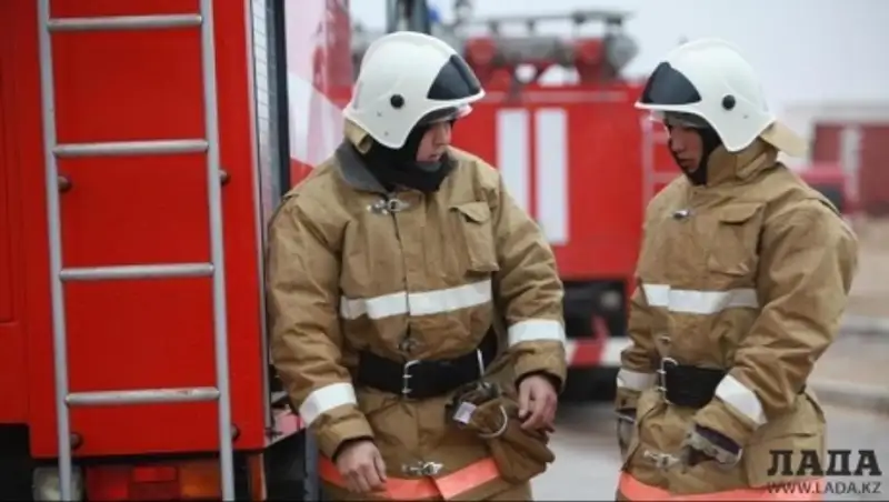 В Мангистауской области на автозаправке сгорел автомобиль