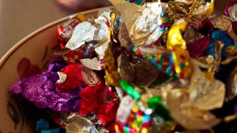 Продавец в Астане съела конфет на 10 тысяч и оштрафована на 50 тысяч тенге