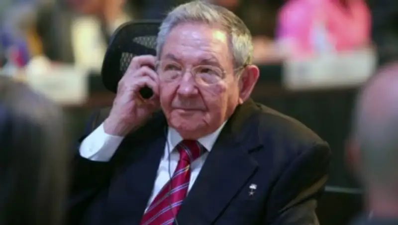 Кастро требует от США вернуть Гуантанамо