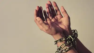 Женщину приковали цепями и пытали в Китае, а видео были размещены в Интернете, фото - Новости Zakon.kz от 08.04.2023 12:35