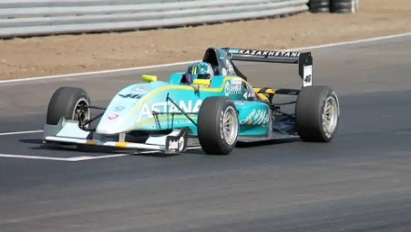 Любовь Андреева активно готовится к финалу «Формулы 3» 