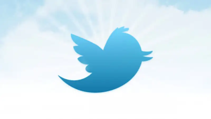 Twitter разрешил добавлять фото и видео в ретвиты