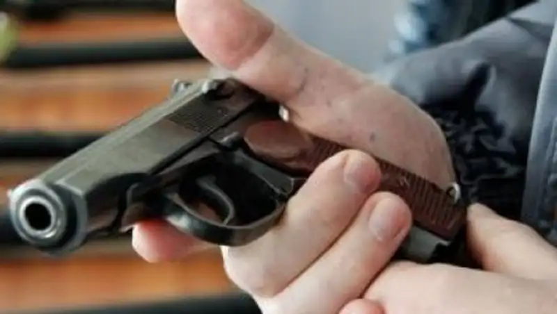 В Костанае сотрудник спецохраны хотел застрелиться из табельного оружия