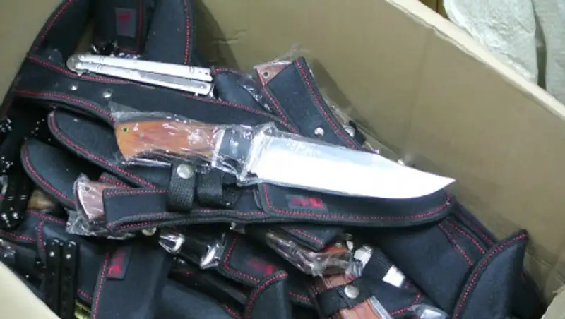 Ножи, пистолет, боеприпасы изъяли у пассажиров в алматинском аэропорту