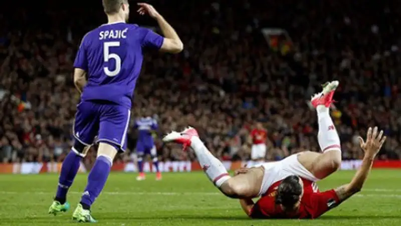 Ибрагимович пропустит остаток сезона из-за травмы колена