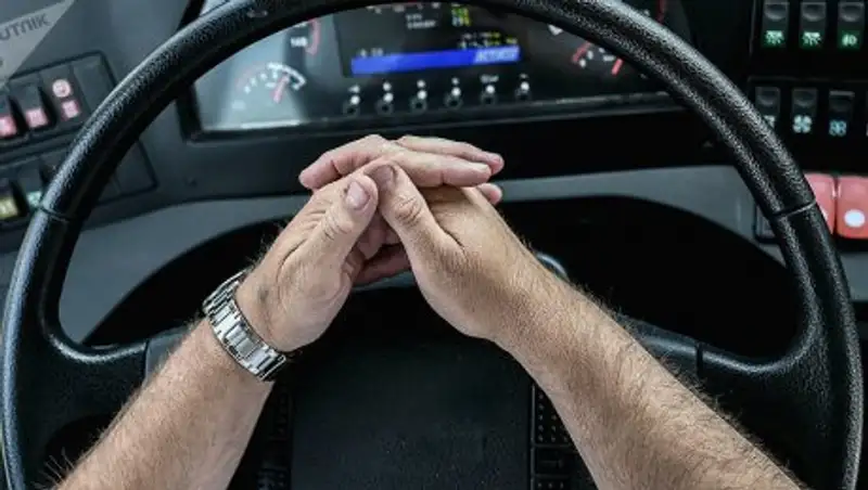 Узбекские власти объяснили, кто создает затор на границе с Казахстаном