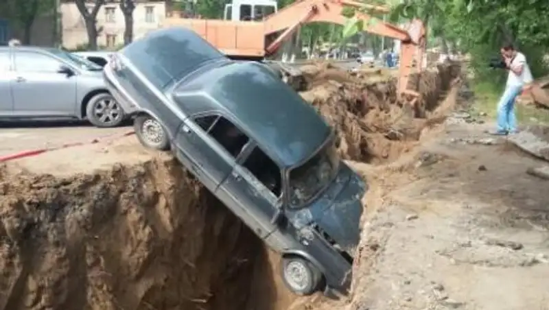Павлодарда «Волга» авток&#1257;лігі &#1179;азылып т&#1201;р&#1171;ан ш&#1201;&#1187;&#1179;ыр&#1171;а &#1179;&#1201;лап т&#1199;скен
