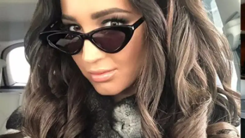 Бузову назвали унижением культуры и не пустили в театр