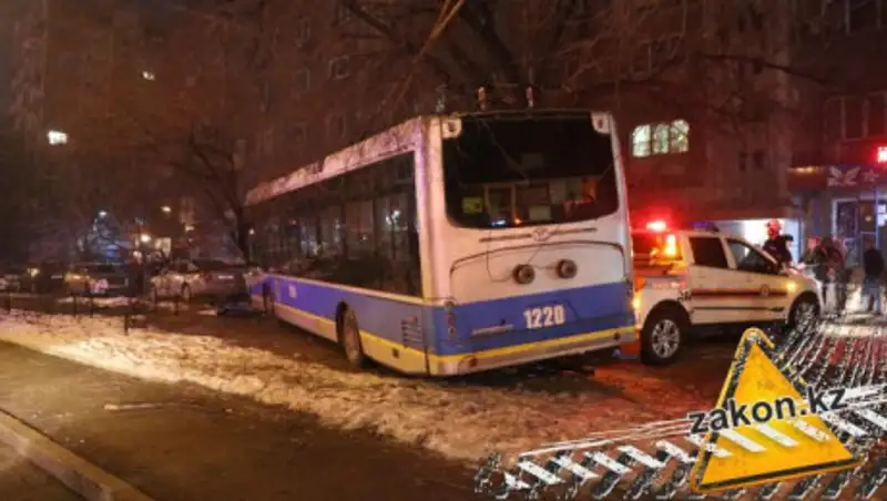 Врачи рассказали о состоянии водителя троллейбуса, насмерть сбившего пешехода в Алматы