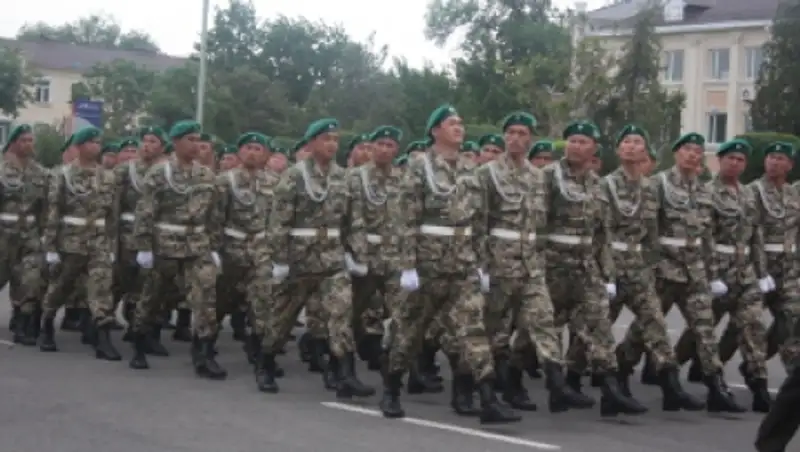 По Таразу прошли ряды «Бессмертного полка»