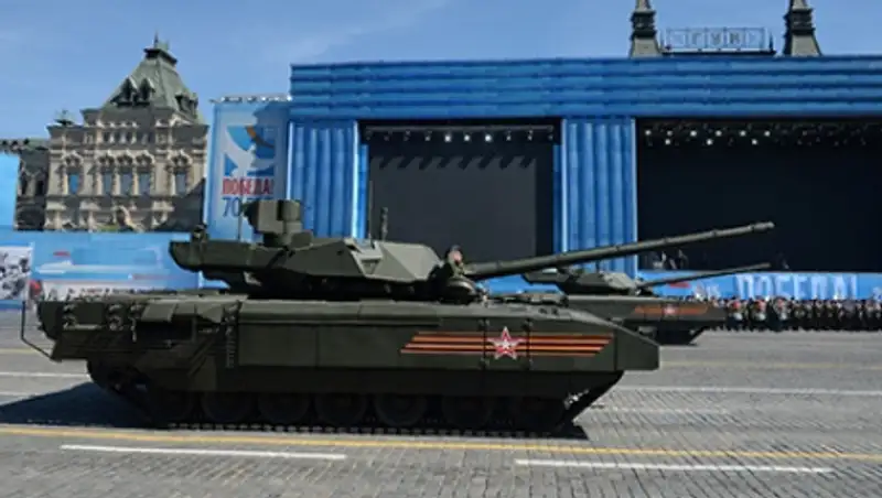 Очевидцы сообщили об остановившемся на Красной площади танке «Армата»