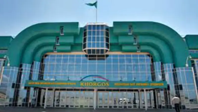 Грузооборот в сухом порту СЭЗ "Хоргос - Восточные ворота" к 2020 году составит около 5 млн тонн - Б.Камалиев, фото - Новости Zakon.kz от 29.04.2016 16:43