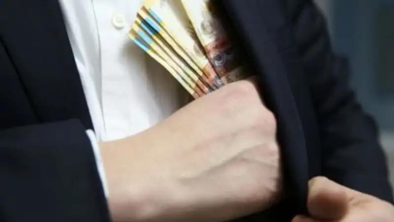 За получение взятки задержан начальник станции "Кокшетау"