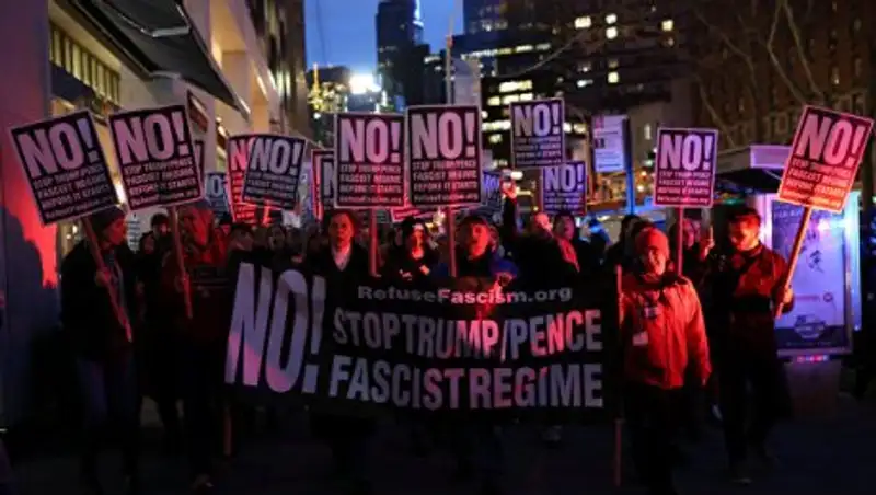 В Нью-Йорке мэр и голливудские актеры выступили на митинге против Трампа