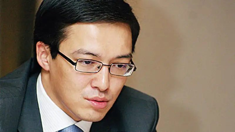 Корректировка курса валюты последует, если цена на нефть упадет ниже 40 долларов - Д.Акишев, фото - Новости Zakon.kz от 18.11.2015 21:34