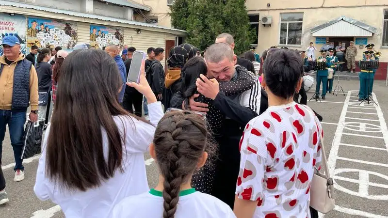 торжественные проводы алматинских призывников, фото - Новости Zakon.kz от 24.05.2023 18:20