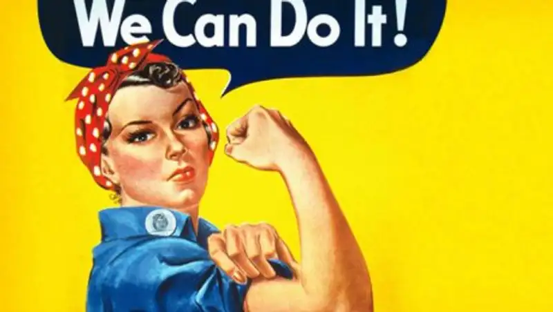 Толкающие тролейбус женщины удивили пользователей Сети