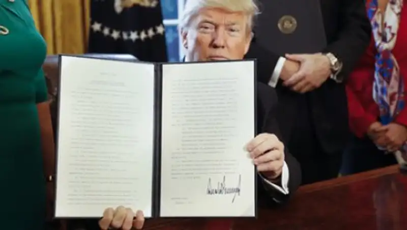 Президент США выразил уверенность в победе по делу об иммиграционном указе