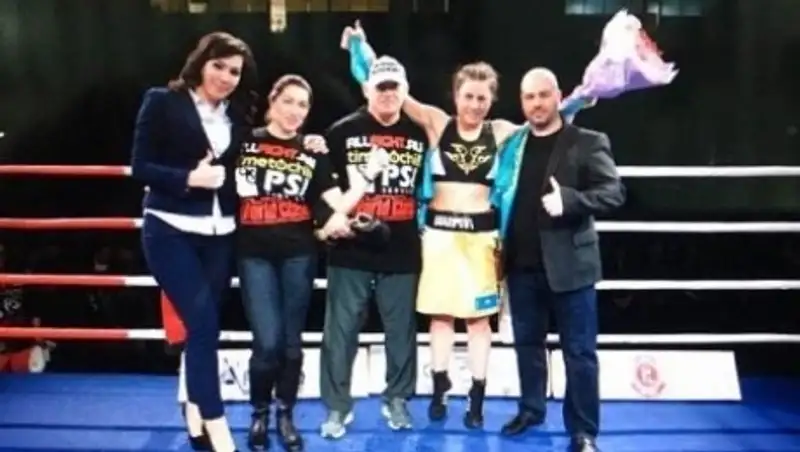 Фируза Шарипова одержала третью победу на профи-ринге