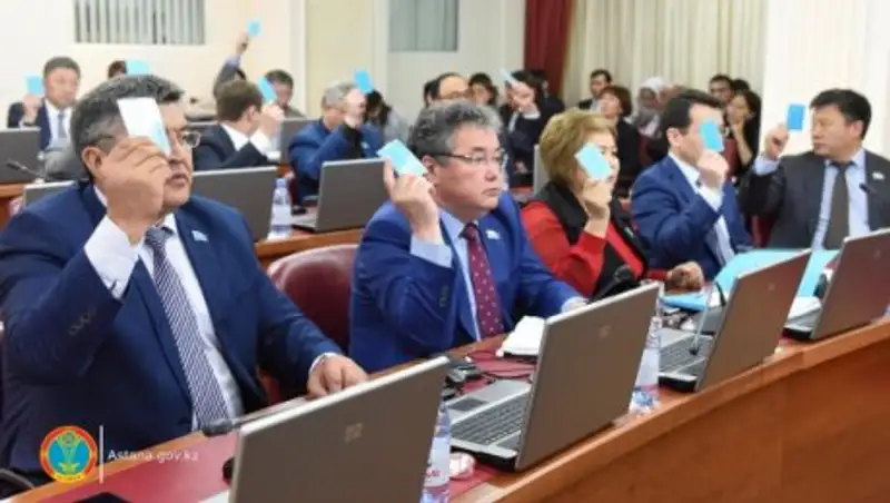 Депутаты столичного маслихата обсудили изменение бюджета на 2016-2018 гг