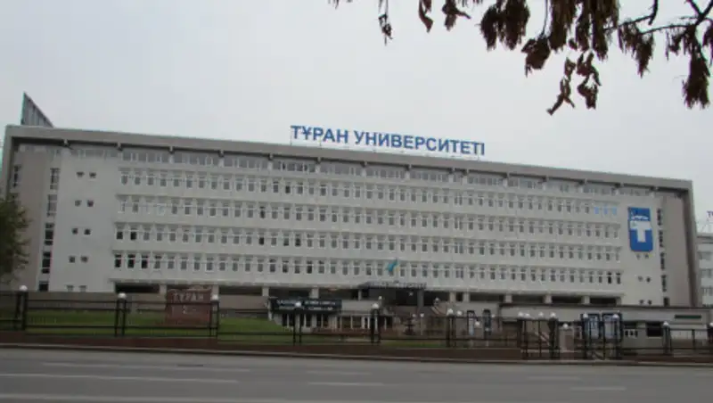 В Алматы преподавателя вуза обвинили в причинении вреда здоровью девушке