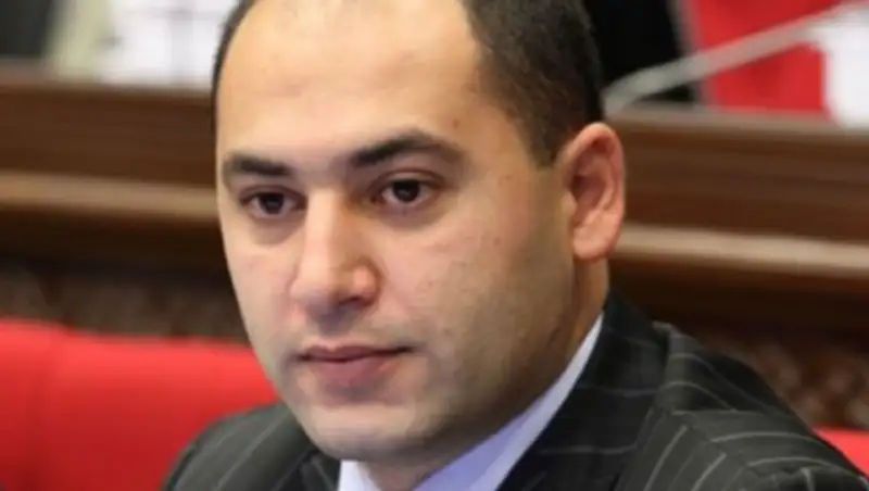 Армянский депутат встретился с солдатом, обвиняемым в убийстве семьи в Гюмри  