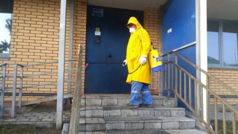 Подъезд жилого дома закрыли на карантин в Карагандинской области