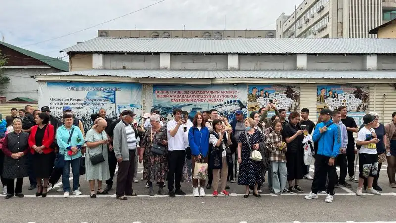 торжественные проводы алматинских призывников, фото - Новости Zakon.kz от 24.05.2023 18:20
