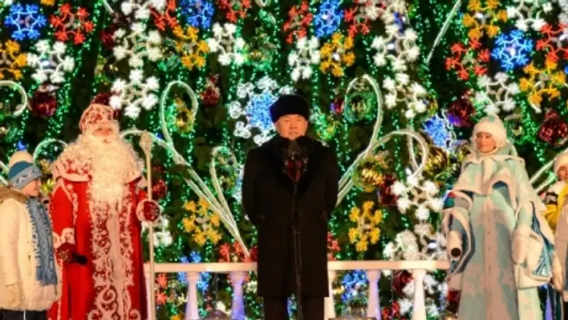 Как зажигали новогодние огни на Главной елке страны