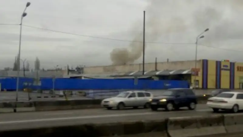 В Алматы горит барахолка