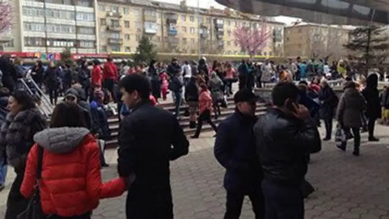 В торговом доме в центре Караганды ищут взрывное устройство 