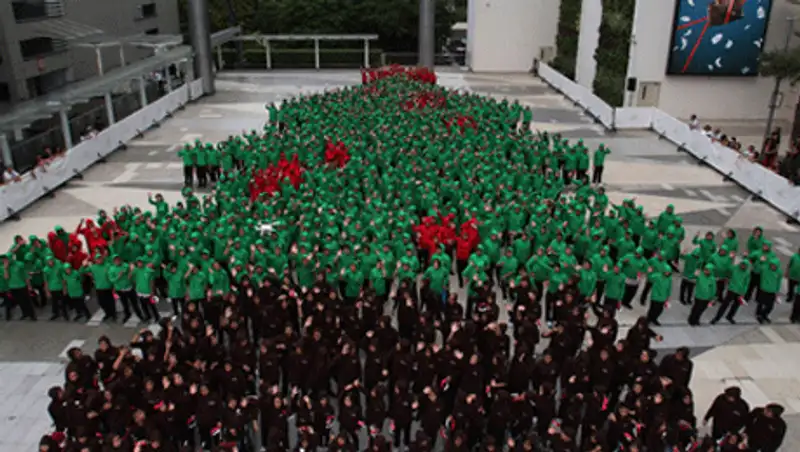 Рождественская елка из тайских детей попала в Книгу рекордов Гиннесса, фото - Новости Zakon.kz от 23.11.2013 19:50