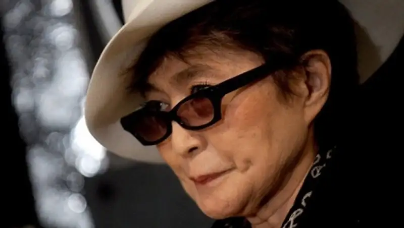 Йоко Оно покинула больницу в Нью-Йорке, чувствует себя нормально