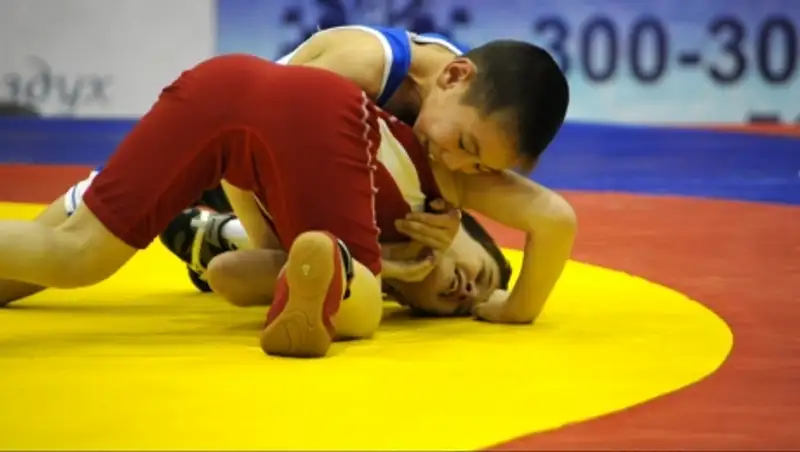 В Уральске прошел чемпионат РК по греко-римской борьбе среди школ-интернатов