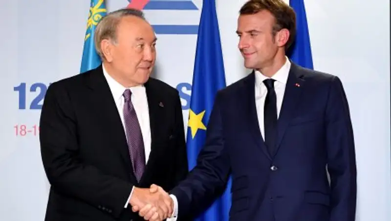 Назарбаев встретился с Макроном