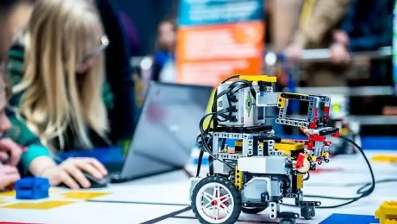В 70 школах Астаны открыты классы по робототехнике
