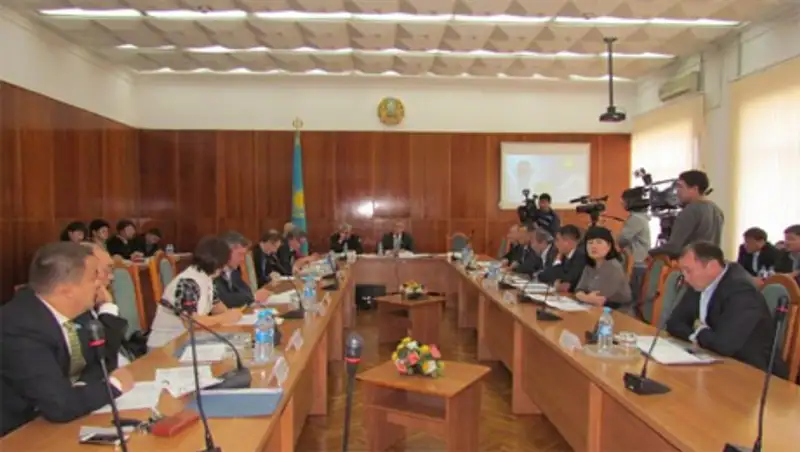 В Семее депутаты маслихата урезали бюджет