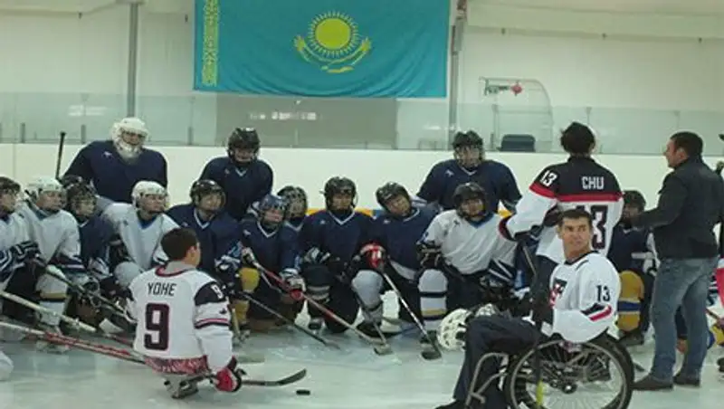 Мастер-класс американских следж-хоккеистов в Алматы