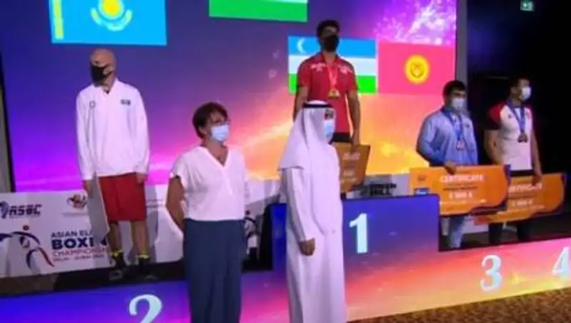 Василий Левит отказался надевать медаль на чемпионате Азии по боксу