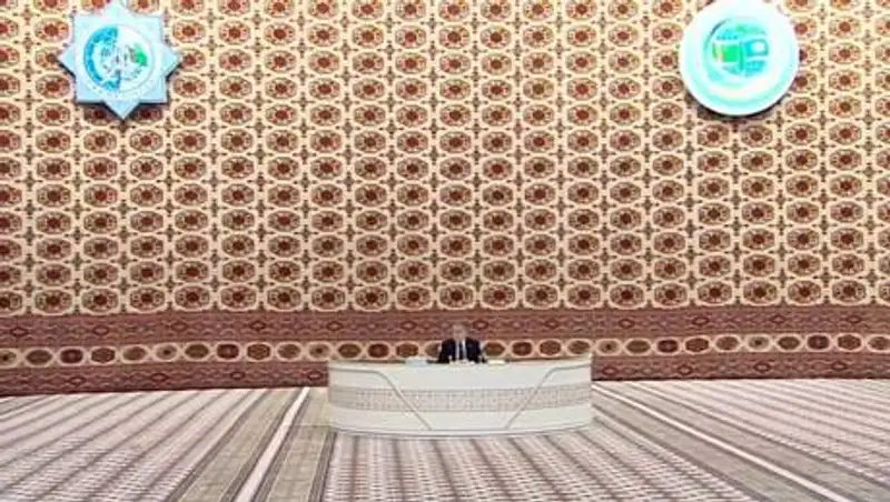 Ковер для кабмина Бердымухамедова купили за 218 тыс. долларов