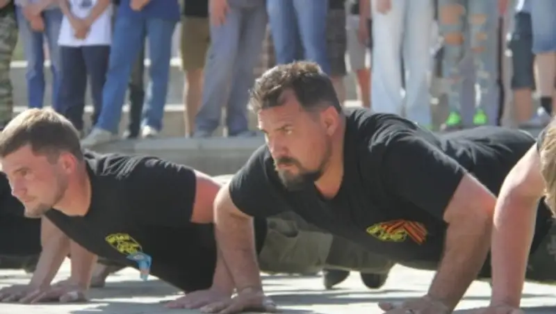 В Усть-Каменогорске участники акции «Рекорд победы» сделали 25568 отжиманий