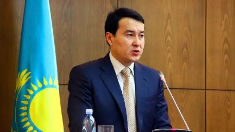 Смаилов объяснил, почему Нурсултан Назарбаев пересадил его поближе к себе